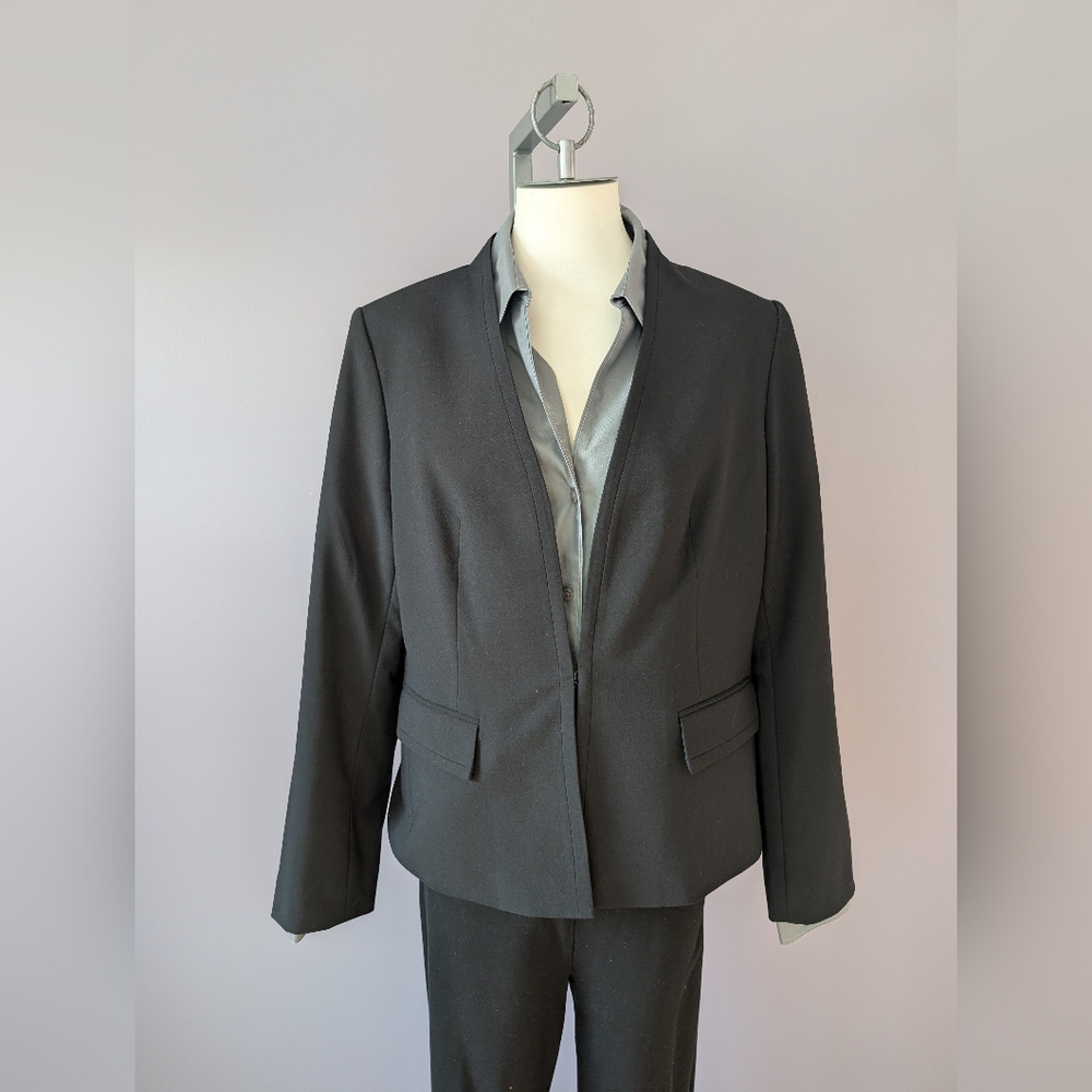 Calvin Klein Women's Elegant Black Suit Jacket